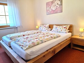 2 chambres, fer et planche à repasser, Wi-Fi gratuit, draps fournis