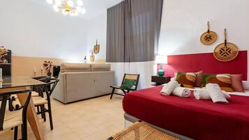 1 slaapkamer, een strijkplank/strijkijzer, internet, beddengoed