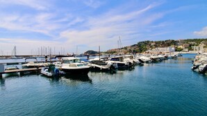 A marina with various boats docked, calm water, and a clear sky. - Loft in the center 100 meters from the beach (Sant Feliu de Guíxols)