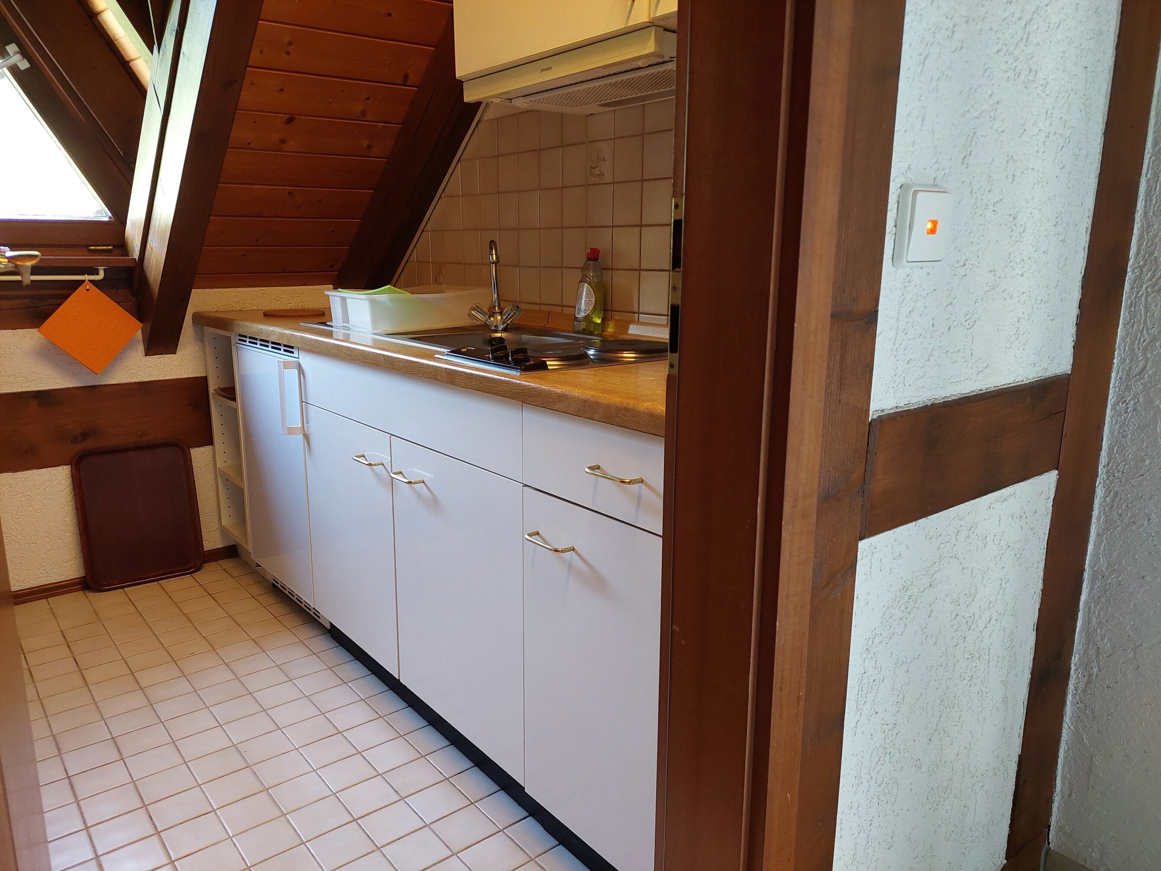 Kylskåp, mikrovågsugn, ugn och spishäll