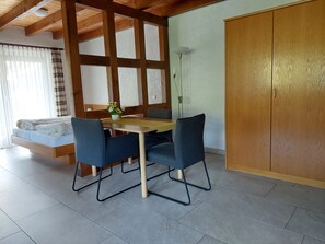 Dining - Vacation apartment Bauer Apartment 55sqm with balcony (Bad Herrenalb)