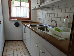 Kylskåp, mikrovågsugn, ugn och spishäll