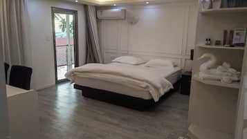 Business Double Room, Partial Ocean View