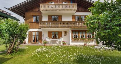 Ferienwohnung 'Frieder' mit Bergblick, Gemeinschaftsgarten und Wi-Fi
