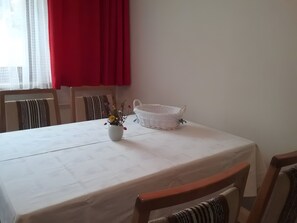 Dining - Apartment 'Mühlgrund' with Shared Garden, Balcony and Wi-Fi (Bad Wildbad)