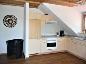 Kühlschrank, Ofen, Herdplatte, Wasserkocher