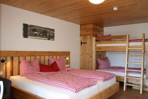 2 bedrooms, free WiFi, bed sheets, wheelchair access