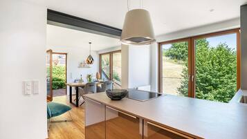 Frigorifero, forno, piano cottura, lavastoviglie