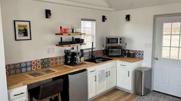 KylskÄp, mikrovÄgsugn, ugn och spishÀll