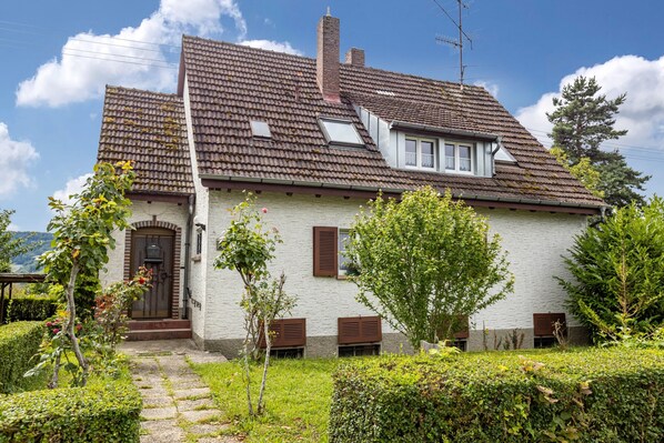 Exterior - Apartment 'Gita' with Lake View, Private Garden and Wi-Fi (Öhningen)