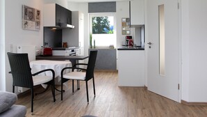 Kaffetrakter/tekoker, kjøleskap, ovn og kokeplater