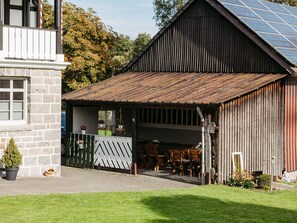 Outdoor dining - Apartment 'Wennetal' with Shared Terrace, Shared Garden and Wi-Fi (Schmallenberg)