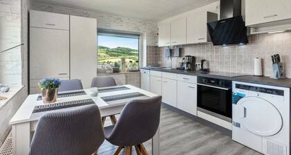 Ferienwohnung 'Oase Ruhrtalblick' mit Bergblick, privater Terrasse und Wi-Fi