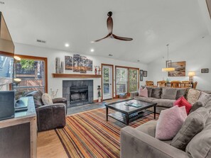TV, fireplace
