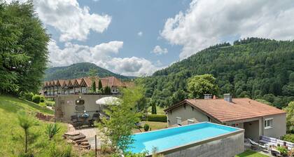Wohnwagen 'Poolhouse' mit Bergblick, privatem Pool und Wi-Fi