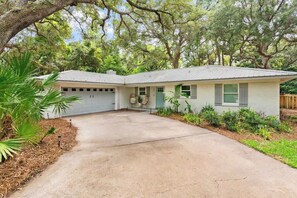 Exterior - The Salty Tortoise - By Beach (Jekyll Island)