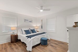 3 bedrooms, iron/ironing board, free WiFi, bed sheets - The Salty Tortoise - By Beach (Jekyll Island)