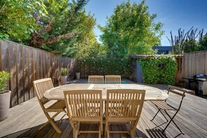 Outdoor dining - Beautiful house in Le Bouscat with pool & parking (Le Bouscat)