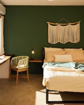 2 habitaciones, caja de seguridad en la habitación y escritorio 