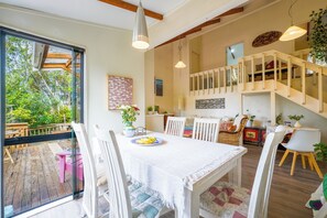 Dining - Northcross Woodland Escape– Private & Peaceful (Auckland)