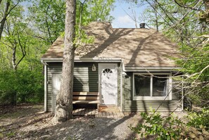 Exterior - Cabin w/fireplace & fire pit (Gerrardstown)