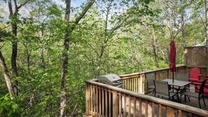 Outdoor dining - Cabin w/fireplace & fire pit (Gerrardstown)