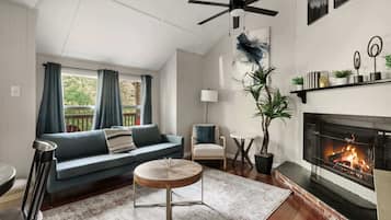 Télévision, cheminée