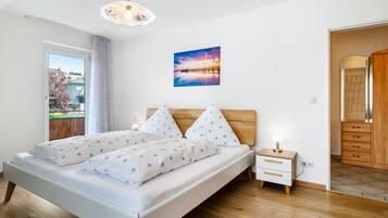 2 bedrooms, iron/ironing board, free WiFi, bed sheets