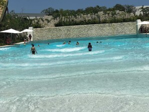 حمام سباحة