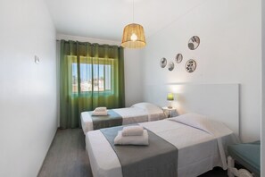 3 chambres, fer et planche à repasser, Wi-Fi gratuit, draps fournis