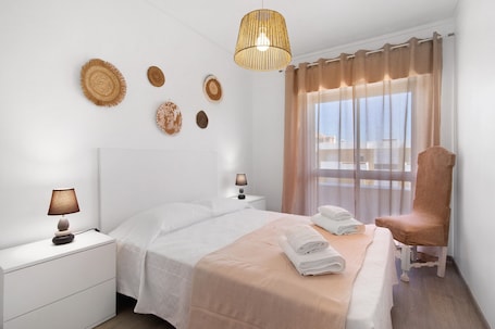 3 bedrooms, iron/ironing board, free WiFi, bed sheets. Justo's House Apartment with Private Terrace, Wi-Fi and Air Conditioning