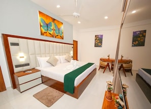 Chambre Double Deluxe, balcon, vue montagne | Fer et planche à repasser, Wi-Fi gratuit