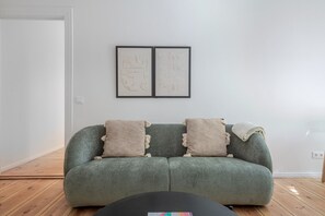 TV, stereo - Blueground | Alt-Treptow, view, nr Spreeufer (Berlin)