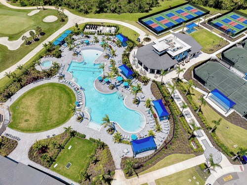 WELLEN GOLF & COUNTRY CLUB GATAWAY 
In a Modern Style 2 bd Condo