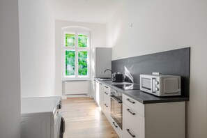 Réfrigérateur, micro-ondes, four, lave-vaisselle