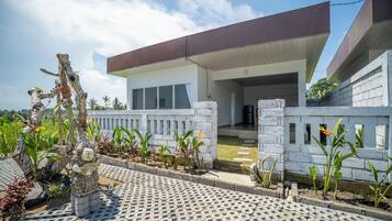 ด้านหน้าที่พัก