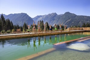 Chalet | Property grounds - Chalet in Neukirchen by Ski Lift & Slopes (Neukirchen am Grossvenediger)