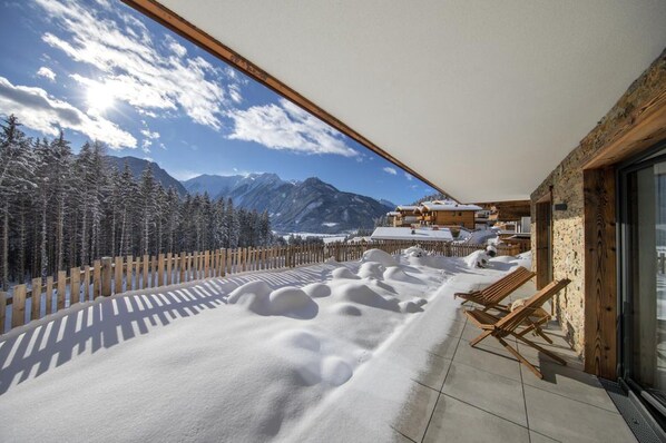 Chalet | Property grounds - Chalet in Neukirchen by Ski Lift & Slopes (Neukirchen am Grossvenediger)