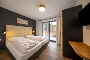 Chalet | 4 bedrooms, individually furnished, bed sheets