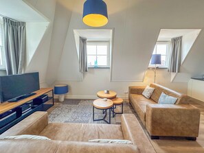 TV - Apartment with a Finnish sauna with a sea view (Colijnsplaat)