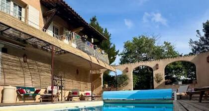 Gîte 8 pers air-conditioned, 3 bedrooms with bathrooms, private pool. Peaceful