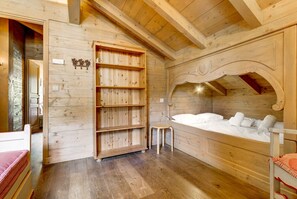 4 bedrooms, travel crib, free WiFi, bed sheets