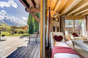 Fernseher, Kamin, Stereoanlage