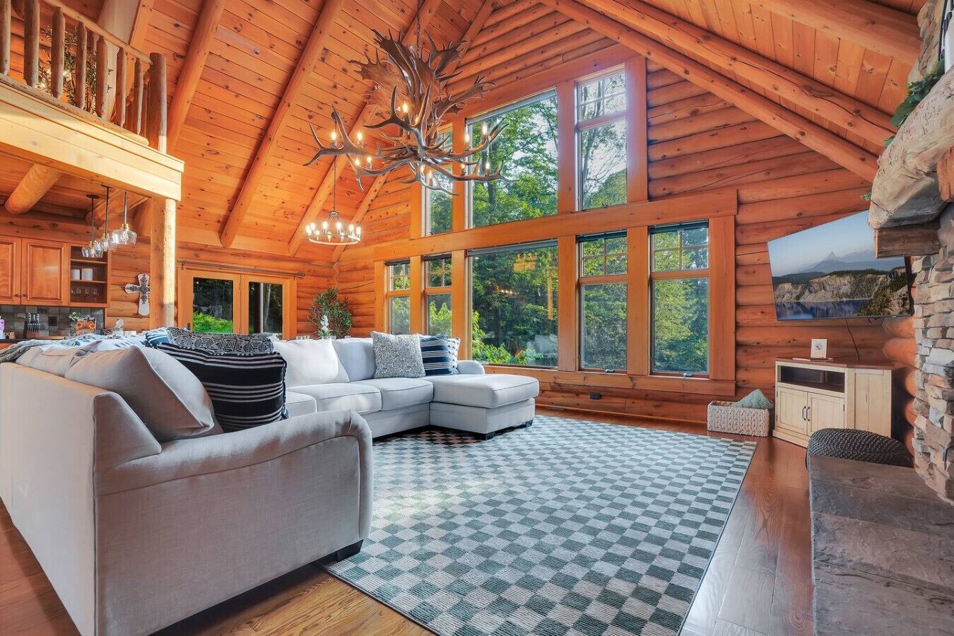 Smart TV, fireplace, video games, table tennis