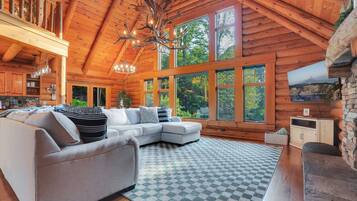 Smart TV, chimenea, videojuegos y tenis de mesa