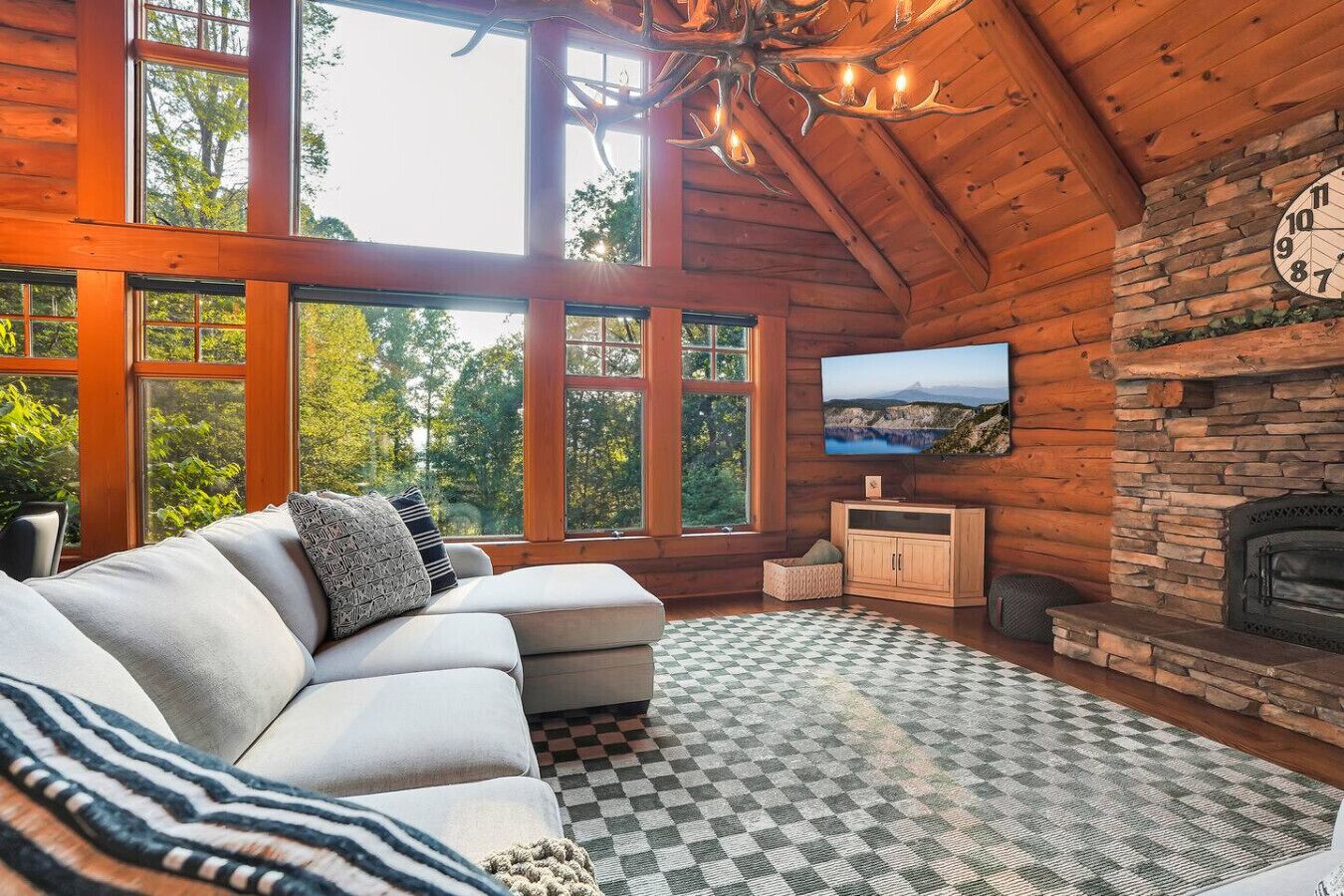 Smart TV, fireplace, video games, table tennis