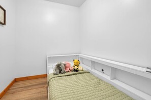 4 bedrooms, iron/ironing board, travel cot, free WiFi