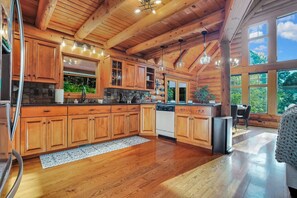 ثلاجة، ميكروويف، فرن، موقد طهي مسطح