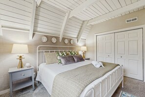 3 bedrooms, iron/ironing board, internet, bed sheets