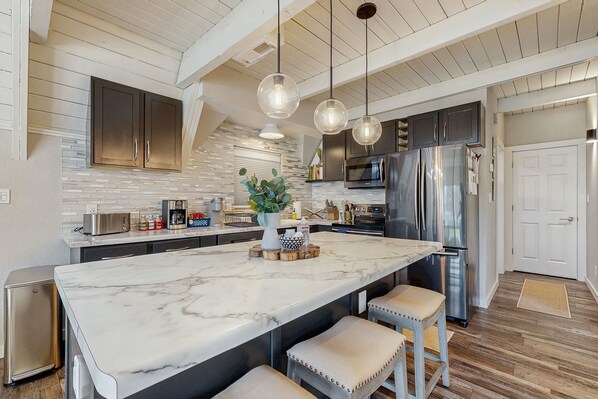 Fridge, microwave, oven, stovetop - Nekoosa Albatross A-Frame – Lake Sherwood WI, Town of Rome, near Sand Valley. (Nekoosa)